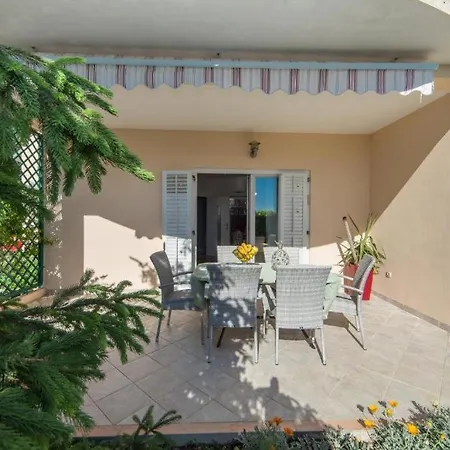 Ela With Private Jacuzzi Apartment Podgora (Split-Dalmatia)