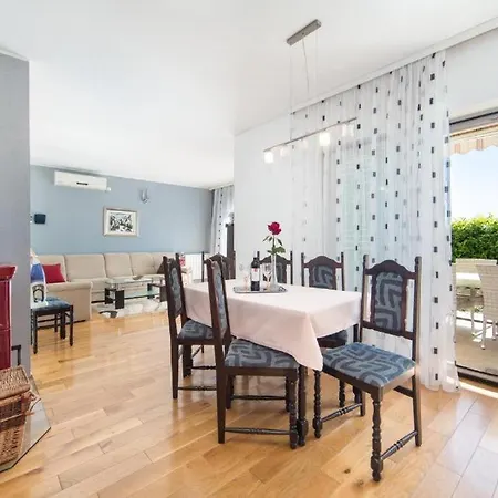 Ela With Private Jacuzzi Apartment Podgora (Split-Dalmatia)