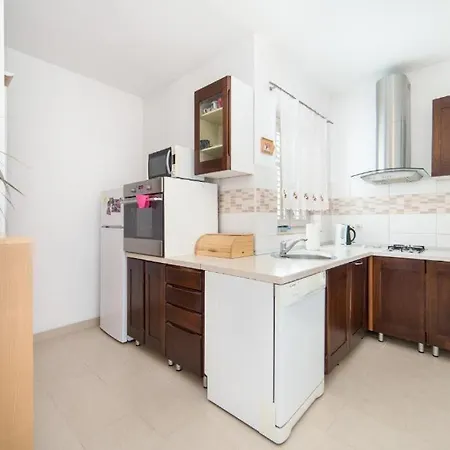 Ela With Private Jacuzzi Podgora (Split-Dalmatia)