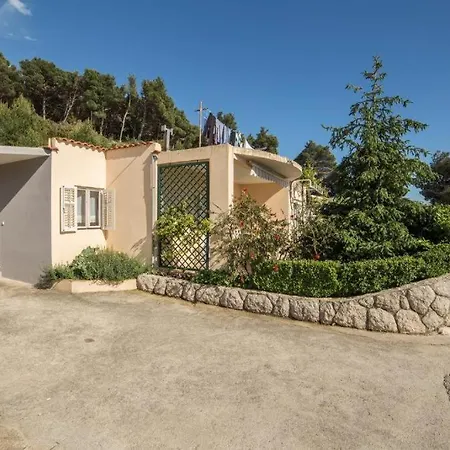 Ela With Private Jacuzzi