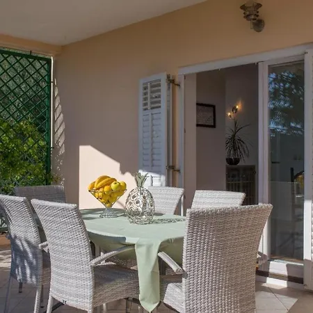 Apartmán Ela With Private Jacuzzi *