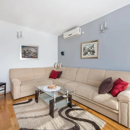 Apartmán Ela With Private Jacuzzi