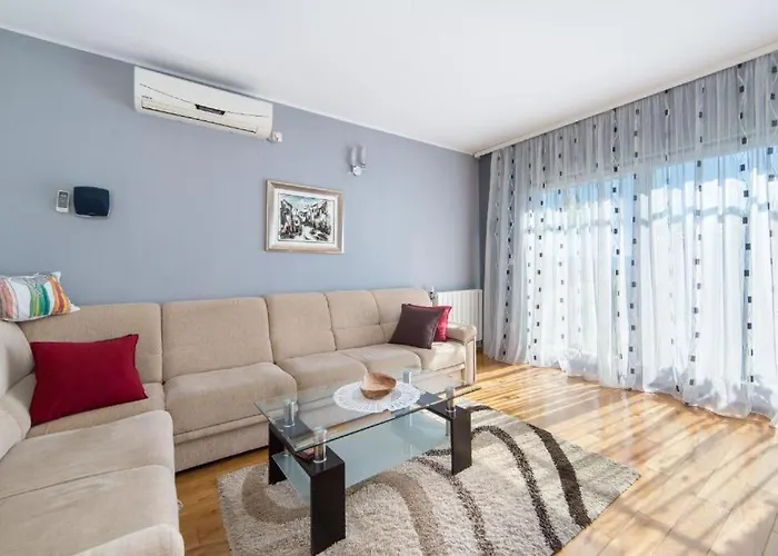 Ela With Private Jacuzzi