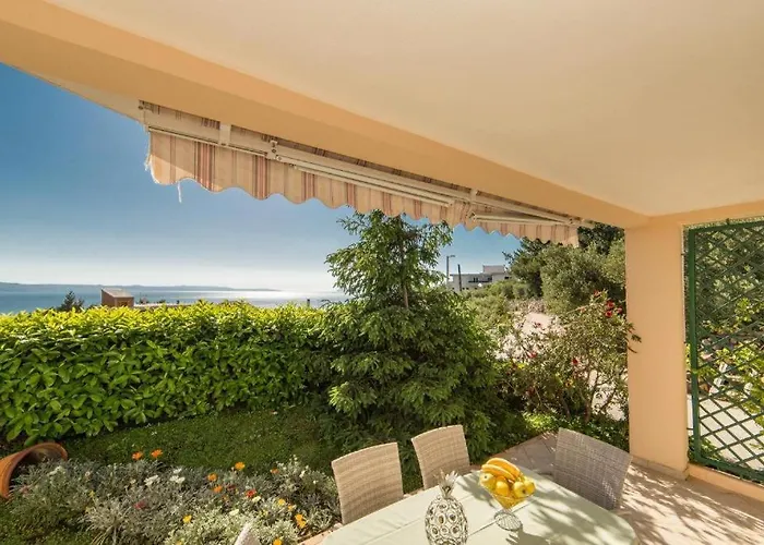 Ela With Private Jacuzzi